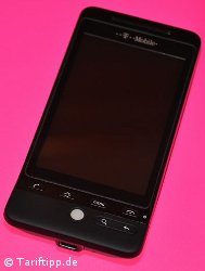 Das Display des G2 Touch mit einer Diagonalen von 3,2 Zoll nicht ganz so gro&szlig; ausgefallen wie beim iPhone